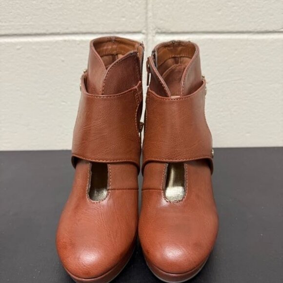 Unlisted By Kenneth Cole Luggage Tan Heeled Boots NWOT - Picture 3 of 6